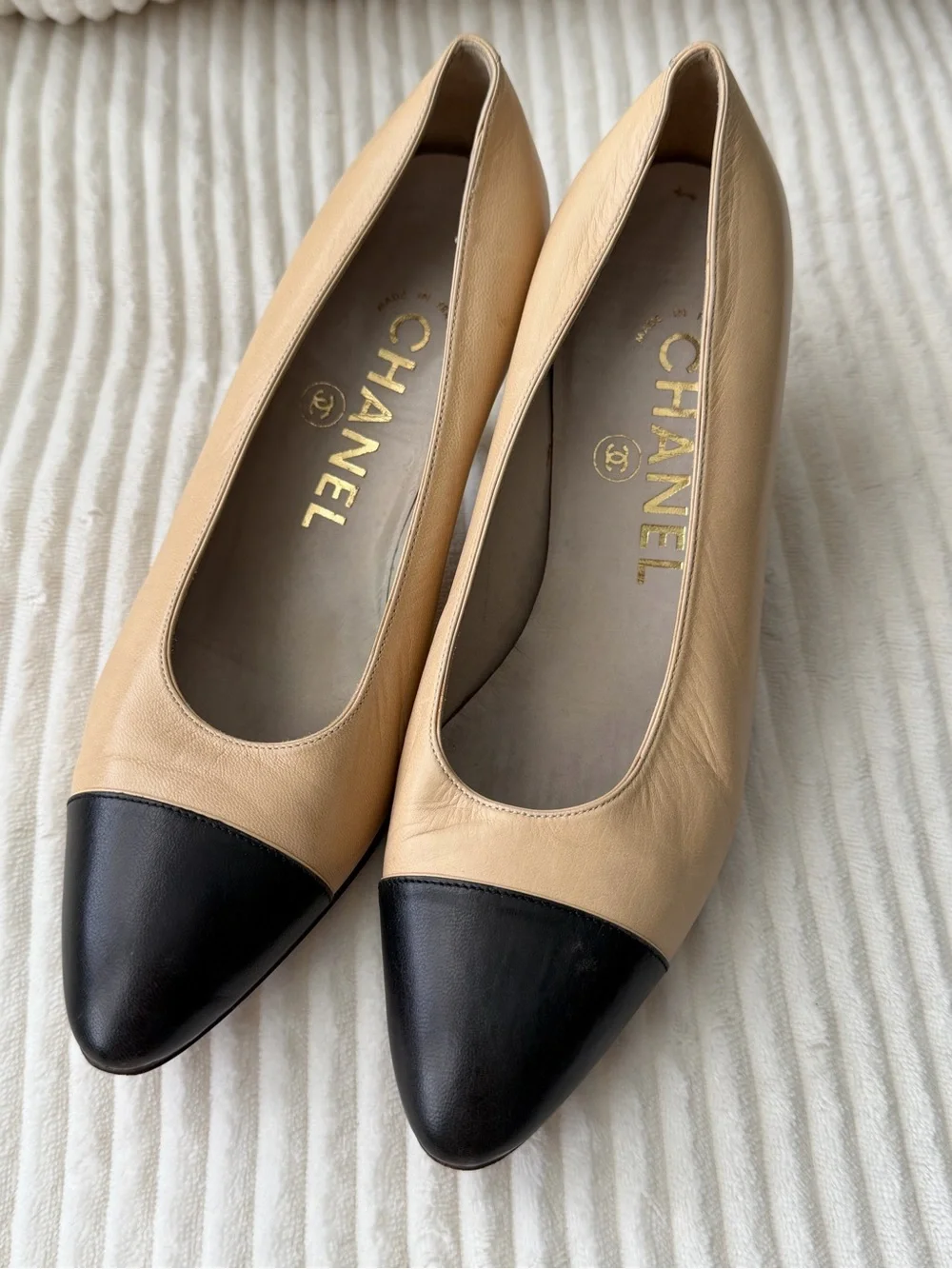 CHANEL vintage signature